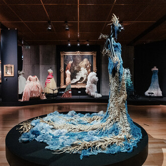 Arte e moda, vista da exposição. Cortesia do Museu Calouste Gulbenkian