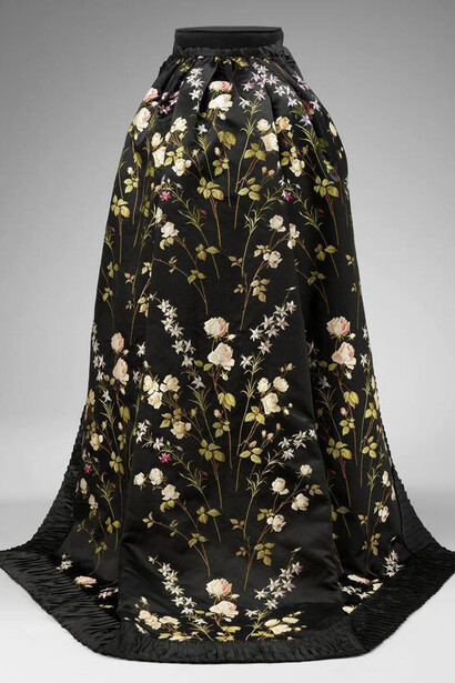 Skirt with train, about 1890, England. Museum no. T.35-1950. © Victoria and Albert Museum, London