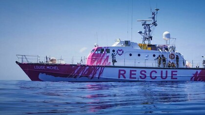 La nave Louise Michel della missione umanitaria nel Mediterraneo finanziata dall'artista Banksy