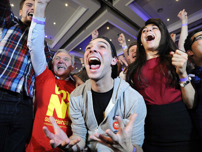 Pro-union supporters celebrate in Glasgow ©Andy Buchanan