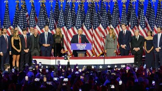 Donald Trump parla al Palm Beach County Convention Center durante il watch party della notte elettorale in Florida, novembre 2024