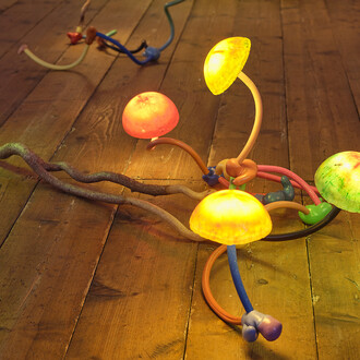 Mika Rottenberg, Antimatter factory, ausstellungsansicht. Mit freundlicher genehmigung von KunstHausWien