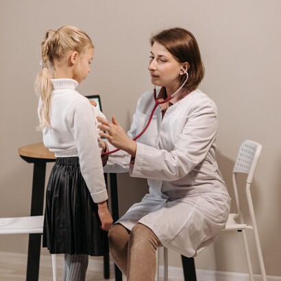 Dallo studio emerge che un “senior doctor” virtuale dedicato a identificare i bias è la chiave per migliorare il ragionamento diagnostico