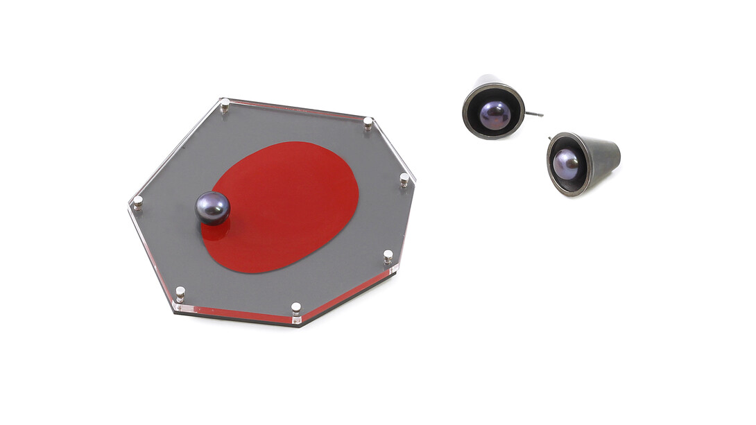 Dorothy Hogg, Brooch, Artery Series, 2011, silver, acrylic and pigment, 7.2 x 6.5 cm, © Stacey Bentley
