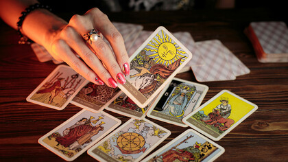 Mesa de Tarot. O Tarot é um dos espelhos do pensamento inconsciente
