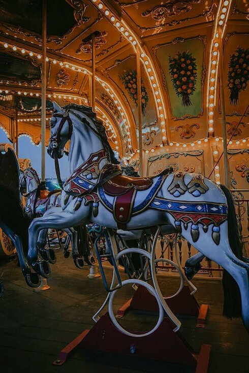 "Chissà dove vanno tutti la sera / senza dire nulla"