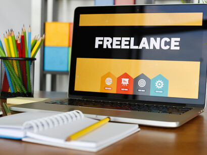 Travail en freelance. Les réseaux sociaux ouvrent l'accès à la prospection digitale pour montrer ses compétences et son portfolio