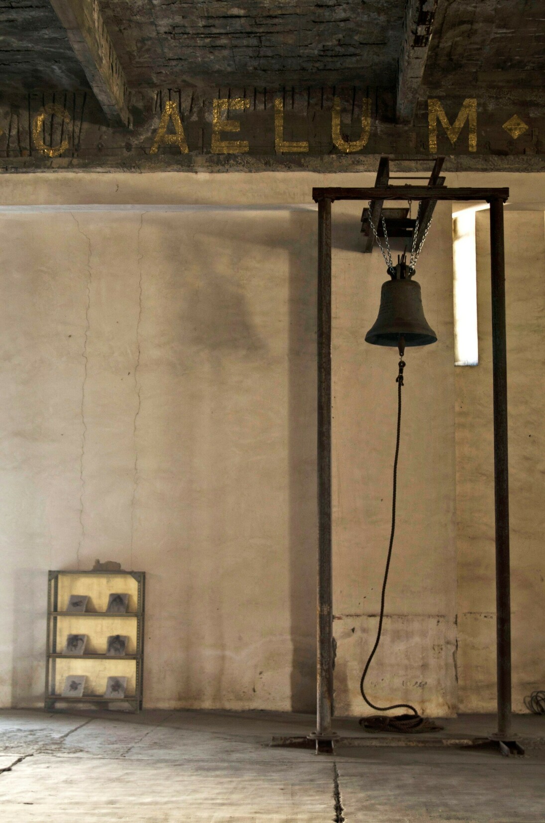 Gian Maria Tosatti,
Sette stagioni dello Spirito 3_Lucifero,
Ex Magazzini Generali del Porto di Napoli,
Installation view,
© Gian Maria Tosatti,
Courtesy Galleria Lia Rumma MilanoNapoli

