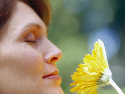 No existe un "aroma de la felicidad", pero algunos científicos sí que creen que a las personas felices se las reconoce por el olor