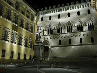 Il Monte dei Paschi di Siena, visione notturna