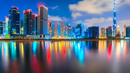 Skyline nocturno de Dubái