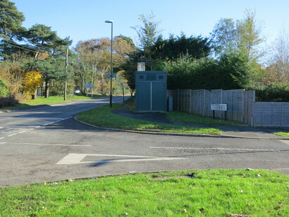 El monitoreo determina la medida en que la entrega de insumos, la programación del trabajo, los resultados propuestos y otras acciones requeridas están procediendo de acuerdo con lo programado. Estación de monitoreo de la calidad del aire, Reino Unido