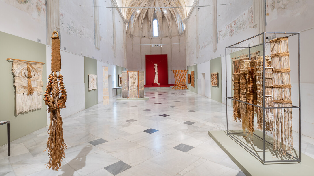 Chonín, Tejer el vacío, vista de exhibición. Cortesía del Centro Andaluz de Arte Contemporáneo