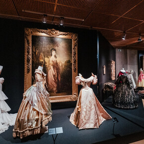 Art and fashion, exhibition view. Courtesy of Calouste Gulbenkian Museum