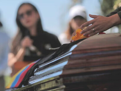 Ataúd donde se encuentran los restos del exmilitar Ronald Ojeda, asesinado en condiciones sospechosas