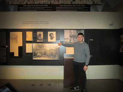 Museum educator Samuel highlighting the participation of Italian Jews during the First World War. Room 6 in the Jewish Museum of Rome

