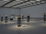 Various artists, Inventing modern sculpture, exhibition view. Courtesy of MUMOK