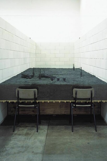 Mark Manders, Reduced Summer Garden Night Scene (Reduced to 88%), 2002, Sand, porcelain, wood, iron, cat-skin, rope, glass, 202 x 470 x 200 cm, Collection Irish Museum of Modern Art, Purchase, 2005