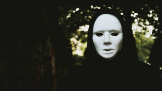 Crear es, en cierto modo, nacer y nacer es mostrarse, es ser dado a luz