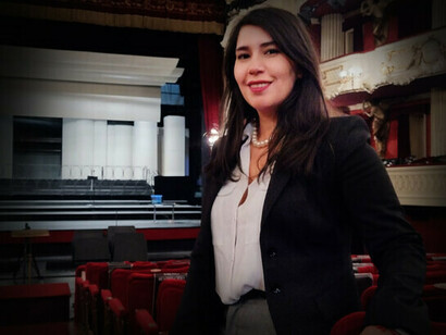Javiera Tapia Varas, Forscherin und lyrische Sängerin, am Stadttheater von Santiago de Chile