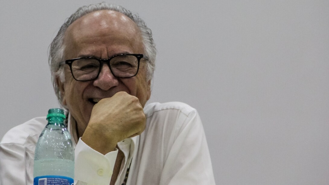 Boaventura de Sousa Santos è famoso per la sua critica dell'universalismo occidentale e la promozione di un "pluriverso" di conoscenze e visioni del mondo, che valorizza le epistemologie del Sud globale