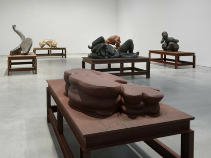 Thomas Schütte, Major sculptures, exhibition view. Courtesy of Gagosian