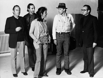 Fabio Mauri, Lucio Amelio, Gabriella Lonardi, Joseph Buys, Pasquale Trisorio in the study of Elisabetta Catalano. Photo: Elisabetta Catalano
