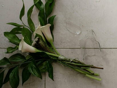 Começava, assim, o primeiro contato com a vida um do outro. O mais curioso era que se seguiam, mas não mandavam mensagem alguma. No máximo, curtiam as postagens um do outro e olhavam fotos e posts, descobrindo detalhes sobre suas vidas: hábitos, profissão, amigos e família