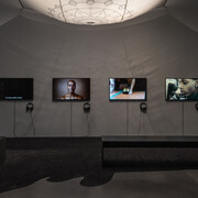 Verschiedene künstler, Disobedience archive, ausstellungsansicht. Mit freundlicher genehmigung des Migros Museums