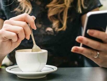 Conectarse a internet con el primer café de la mañana