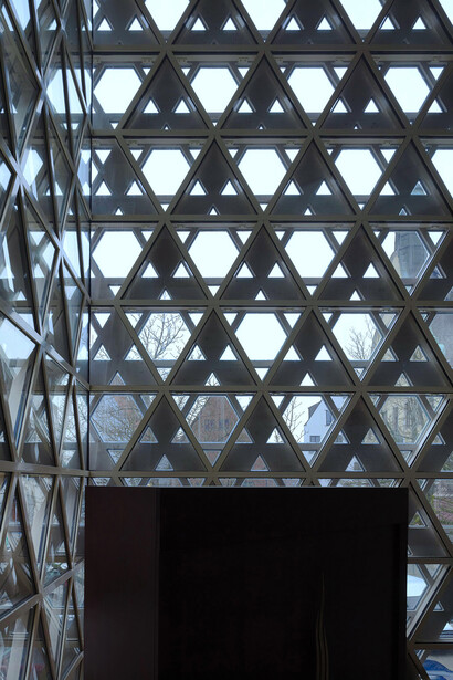 Ulm's synagogue window design also allows natural light to flood into the building during the daytime. Photograph by Christian Richters