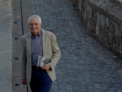 Roberto Ippolito, è scrittore, giornalista e organizzatore culturale, ha curato a lungo l’economia per il giornale La Stampa, è stato direttore comunicazione Confindustria e relazioni all’Università Luiss di Roma dove ha insegnato alla Scuola superiore di giornalismo. 