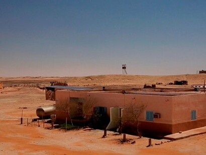 Un edificio en el desierto del Sahara