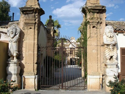 Villa Palagonia, cancello d'ingresso