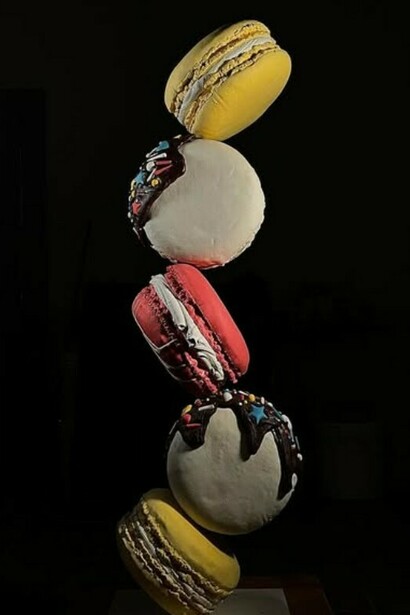 Roberto Bernardi is a photorealist painter who captures the beauty of everyday life through reflections and transparencies in his still life compositions. His main subjects include plates and glasses, kitchen appliances, dishwashers, refrigerators, and more recently, lollipops and candies