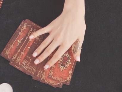 The vibrant illustrations on the tarot cards reflect the archetypal energies that resonate with our experiences, offering clarity and understanding