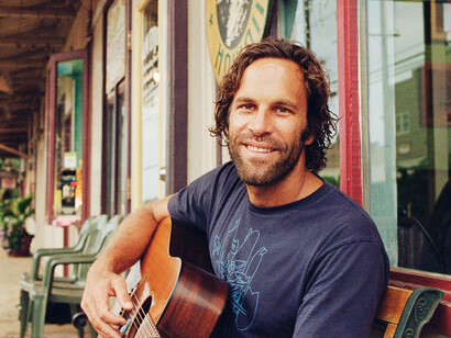 Jack Johnson plays an ukulele