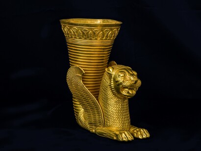 Ritón con terminación de león alado. Siglo V a.C. Oro. 22,3 x 19,5 x 12,8 cm.
Hamadan, Irán occidental
