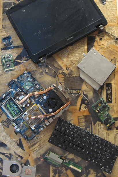 Chiara Spagnoli Gabardi, R.I.P. Paper News (53cm x 95cm)