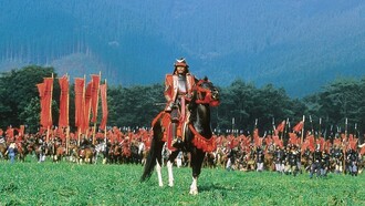 Una scena del film "Ran" di Akira Kurosawa. Una guerra antica come il mondo