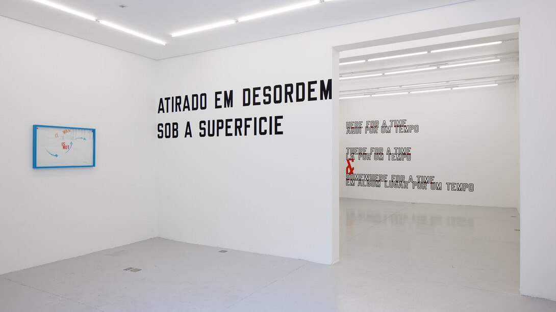 Lawrence Weiner, vista da exposição