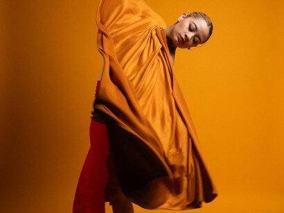 Dançarina. Além disso, Um lugar que fornecerá o ambiente, o contexto e a conjuntura ideais, para a história contada pelo sua corporeidade, querendo fazer alguma coisa com essa dor, esse amor, essa emoção, declaração, esse desabafo, essa força, esse cansaço, descompasso, além de serem elas próprias, o alimento para nossa alma expressar e nosso corpo dançar, transformando em arte o sofrimento ou contentamento