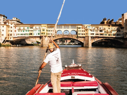 Come nessun altro fiume, l'Arno ha avuto un rapporto di amore e odio con la città che attraversa