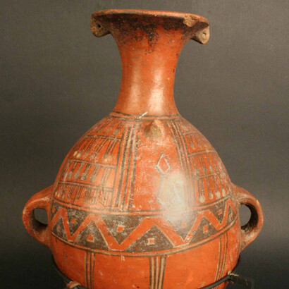 Aríbalo. Cántaro

Materiales: Cerámica

1470- 1532 d.C. Horizonte Inka. Inka Provincial

Medidas: 296 mm de alto