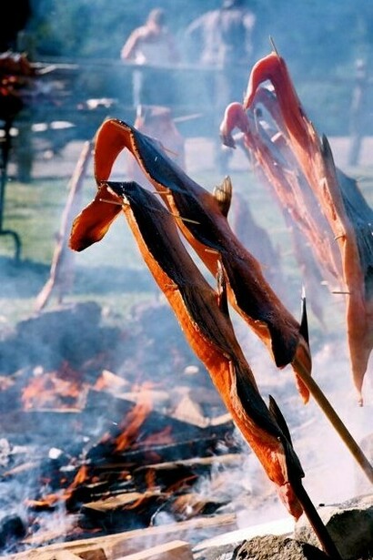 Pow Wow en Oregón. Técnica tradicional para cocinar el salmón. Foto: Sabrina Guitart