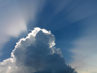 Cielo. Poi ti ho ricordato sulla superficie delle acque sulfuree e lì si rifletteva il tuo volto. No! Non ti immergerai due volte nella stessa immagine, dicesti, fu allora che deliberarono gli Dei, dissero questa visione di che sarà dimora? Luce di stella infranta questa notte romana
