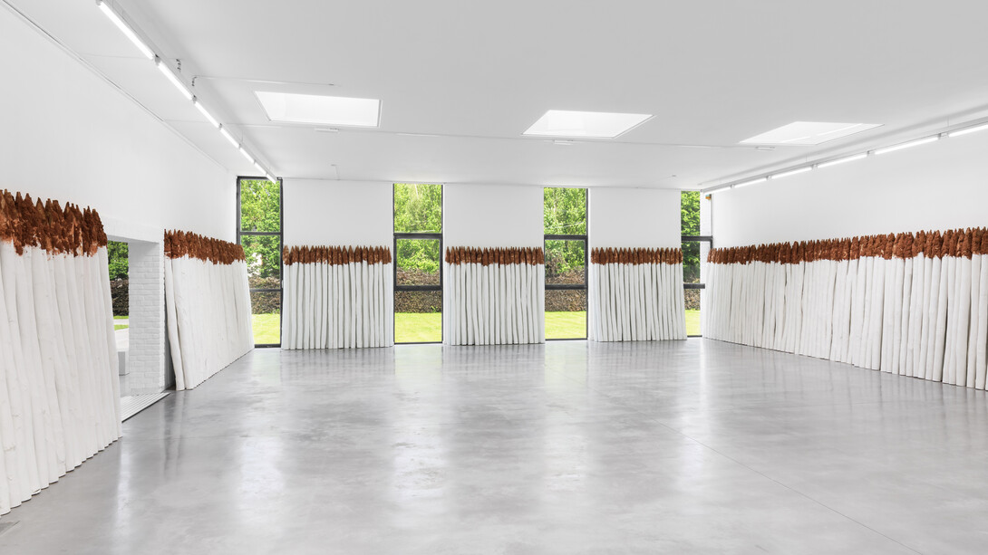 Cinthia Marcelle, Fence mirage – MDD version, exhibition view. Courtesy of Museum Dhondt-Dhaenens