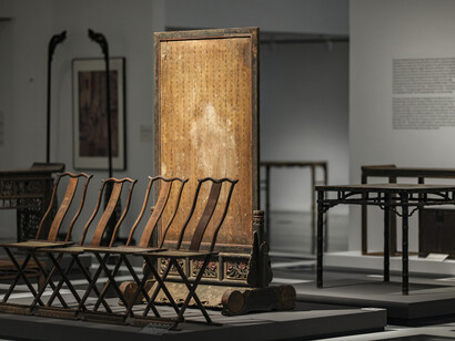 Knowing realm, exploring origins: Ming and Qing furniture culture and art exhibition, exhibition view. Courtesy of Tsinghua University Art Museum