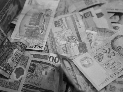 Uncountable banknotes: the only goal of capitalism is to maximize profits