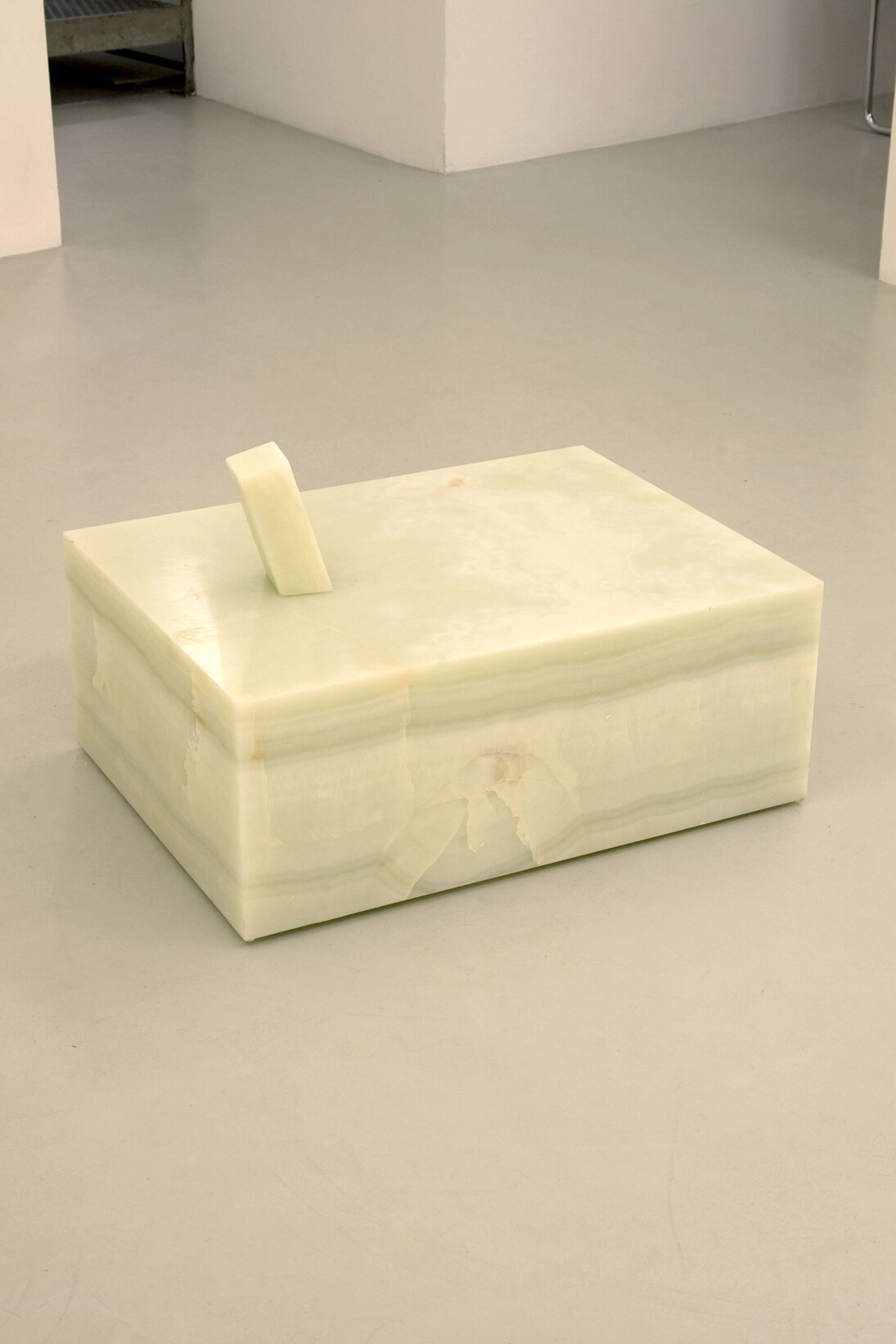 Hidetoshi Nagasawa, Cubo di onice, onice, 2015, 60 x 45 x 35,5 cm, prezzo: 70.000 €